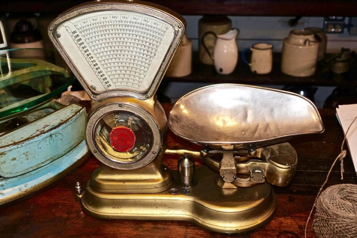 scales-1679817_960_720